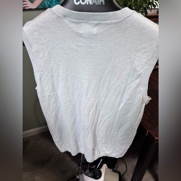 OSOS DESIGN, light sleeveless sweater , NWT - Picture 4 of 5